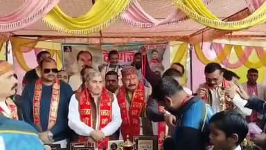 खागा: देवीगंज में क्रिकेट टूर्नामेंट में पंजक ज्वेलर्स ने फाइनल जीतकर ट्रॉफी पर किया कब्जा, शुभम 11 रहे उपविजेता