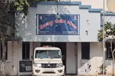 સાંતલપુર: સિદ્ધપુરના દેથડી ગામેથી પોલીસે કારમાંથી પાંચ લાખથી વધુનો દારૂ સહિતનો મુદ્દામાલ ઝપ્ત કર્યો