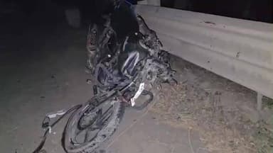 कुटुंबा: रिसियप थानाक्षेत्र के दोमुहान समीप सड़क दुर्घटना में 7 लोग जख्मी, पहले अज्ञात वाहन ने टेंपो में मारी टक्कर