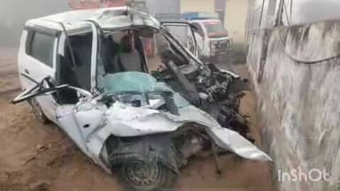 मनिया: बेकाबू ट्रक की टक्कर से कार सवार 1 युवक की मौत, 1 गंभीर रूप से घायल