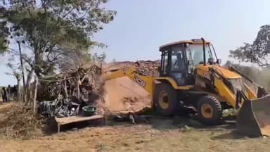 अमानगंज: कड़ाके की ठंड में उजड़े आशियाने, कटहरी ग्राम में पूरे गांव के मकान ध्वस्त, बच्चों की पढ़ाई पर नहीं दिया गया ध्यान