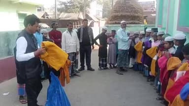 ভাতার: ভাতারের বিশিষ্ট সমাজসেবী মজনু শেখ ও সাংবাদিক আমিরুল ইসলামের সহযোগিতায় কুলসোনা মাদ্রাসার বেশকিছু ছাত্রকে শীতবস্ত্র বিতরণ
