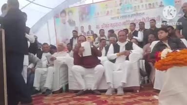 पिछोर: पिछोर नगर के बस स्टैंड पर जाटव समाज सम्मेलन में शामिल हुए केंद्रीय मंत्री ज्योतिरादित्य सिंधिया