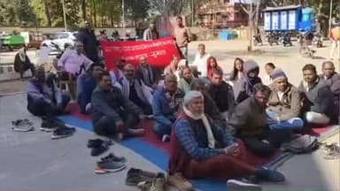 गुमला: झारखंड राज्य अराजपत्रित कर्मचारी महासंघ की जिला स्तरीय बैठक में कर्मचारियों के उत्पीड़न पर नाराज़गी