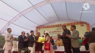 पिछोर: पिछोर नगर के तहसील मोहल्ला स्थित उप डाकघर के नए भवन का केंद्रीय मंत्री सिंधिया जी ने किया शिलान्यास व लोकार्पण