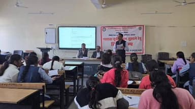 गढ़ाकोटा: महाविद्यालय में विशेष कैंप लगाकर पात्र युवाओं के नाम मतदाता सूची में जोड़े गए