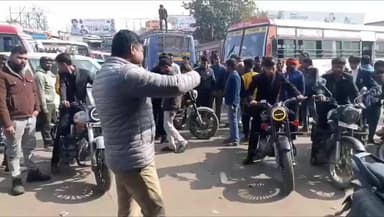 छतरपुर नगर: छतरपुर बस स्टैंड पर मॉडिफाई साइलेंसर लगाकर स्टंट करने वालों पर यातायात पुलिस की कार्रवाई