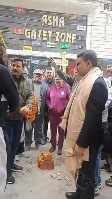 शाहदरा: विधायक डॉ. अनिल गोयल ने अनारकली वार्ड में सड़क निर्माण कार्य का शिलान्यास किया