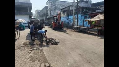 ગણદેવી: બીલીમોરા ખાડા માર્કેટમાં રોડ પર થયેલ અડચણ રૂપ કામ દૂર કરવામાં આવ્યું