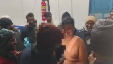 रफीगंज: रफीगंज शहर ब्लॉक के समीप यादव नगरी चरकावां पथ पर अनियंत्रित बाइक से गिरकर जदयू के पूर्व प्रखंड अध्यक्ष सुनील हुए घायल