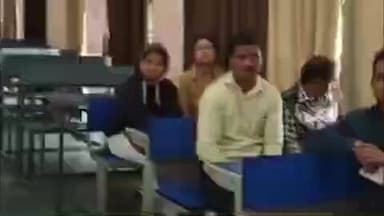 छिंदवाड़ा नगर: पीएम श्री एमएलबी स्कूल में दिलीप ट्रेडिंग कंपनी ने जरूरतमंद छात्राओं को जूते और मोजे वितरित किए