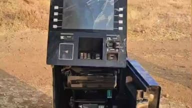 साक्री: सटाण्यातून चोरलेले एटीएम साक्रीत सापडले; पोलिसांच्या कारवाईत साडेनऊ लाखांची रोकड बचावली