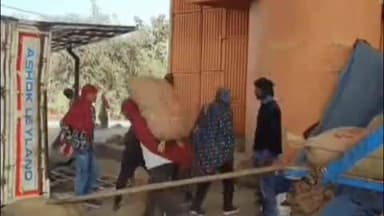 सोनीपत: पलवल: सोनीपत में धन से भरा ट्रक पलटा, तेज रफ्तार से हुआ बेकाबू, सड़क पर बिखरी बोरियां, यातायात बाधित