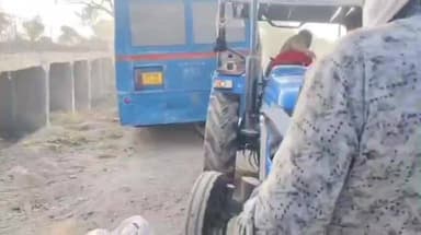 संग्रामपूर: बावनबीर गावाजवळ एसटी बसचा अपघात! रखडलेल्या पुलाच्या अपूर्ण बांधकामामुळे मोठा अपघात होता होता वाचला