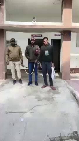 अरियरी: अriyरी में पुलिस टीम पर हमला करने के मामले में तीन साल से फरार दो आरोपी गिरफ्तार