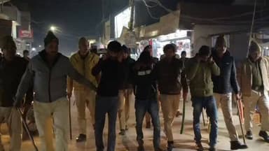 पुलिस पर हमलावर आरोपियों का पुलिस ने निकला जूलूस
सतना। बीते दिन नई बस्ती में पुलिसपार्टी पर हमला करने वाले चार आरोपीयों ...