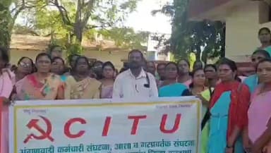 संग्रामपूर: जळगाव जामोद पंचायत समिती कार्यालयात थकीत कोरोना भत्यासाठी अंगणवाडी सेविकांचे धरणे आंदोलन