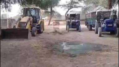 हनुमानगढ़: जिले के पल्लू में जिप्सम का अवैध खनन करते हुए पुलिस ने जिप्सम से भरी तीन ट्रॉली, ट्रैक्टर और एक जेसीबी किया ज़ब्त