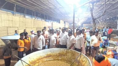 ಸಿಂಧನೂರು: ದಕ್ಷಿಣ ಭಾರತದ ಕುಂಭಮೇಳ ವೆಂದು ಪ್ರಸಿದ್ಧವಾದ ಕೊಪ್ಪಳದ ಶ್ರೀ ಗವಿಸಿದ್ದೇಶ್ವರ ಸಂಸ್ಥಾನ ಗವಿಮಠದಲ್ಲಿನ ಪ್ರಸಾದ ನಿಲಯಕ್ಕೆ ಬಾದರ್ಲಿಭೇಟಿ