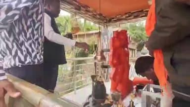 केशकाल: गम्हरी में नर्मदेश्वर महादेव में सोमनाथ मंदिर के 1000 वर्ष पूर्ण और 75 साल के जीर्णोधार पर विधायक ने की पूजा-अर्चना