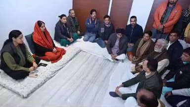 पीलीभीत: फरीदपुर विधायक के निधन पर शोक व्यक्त करने उनके आवास पहुंचे पीलीभीत के सांसद और केंद्रीय राज्य मंत्री