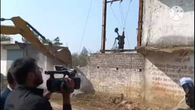 नागौद: गंगवरिया गांव में रेलवे विभाग ने भूमि से अवैध अतिक्रमण हटाया