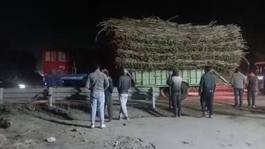 #किच्छा हल्द्वानी राजमार्ग मै लगा लम्बा जाम,पहुंची पुलिस जाम खुलवाने का कर रही प्रयास