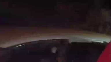 खूंटी: बनई नदी के पास निर्माणाधीन डायवर्सन के पास मिट्टी के ढेर से टकराकर झाड़ी में घुसी कार