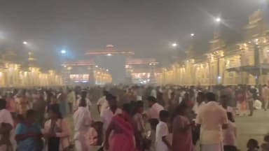 మంత్రాలయం: మంత్రాలయం : వరుసగా రెండు రోజులు సెలవు దినాలు కావడంతో మంత్రాలయం కు పోటెత్తిన భక్తులు..