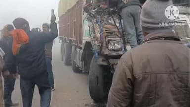 पारू: देवरिया थाना क्षेत्र में तेज रफ्तार दो ट्रकों की टक्कर, दोनों चालक घायल