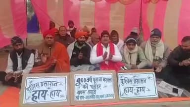 मशरक: मूर्ति चोरी कांड: खुलासे के लिए मंदिर परिसर में डटे प्रदर्शनकारी, मुजफ्फरपुर से 1 मूर्ति बरामद