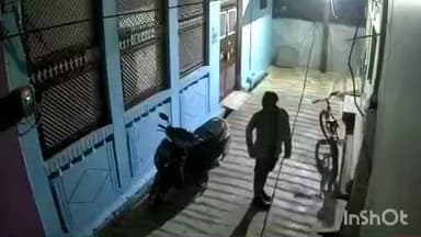 टूंडला: हरीपुरम कॉलोनी में कोचिंग पढ़ने आए छात्र की साइकिल चोरी, घटना सीसीटीवी में कैद हुई