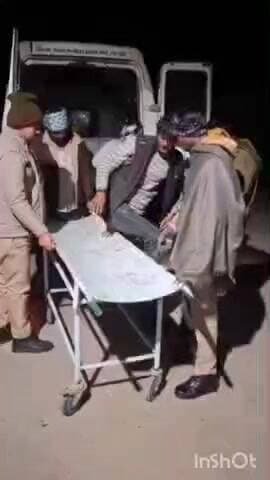 जसराना: खड़ीत नहर में गिरा बालू से भरा ट्रक, चालक और कंडक्टर हुए घायल