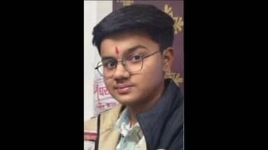 चिखली: शेलूद जवळ कार अपघातात १७ वर्षीय विद्यार्थी ठार