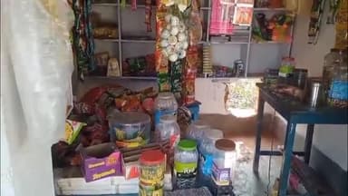 मधुपुर: पिपरासोल जनरल स्टोर में सेंधमारी, करीब ₹10 हजार की नकदी व सामान चोरी, मौके पर पहुंची पुलिस