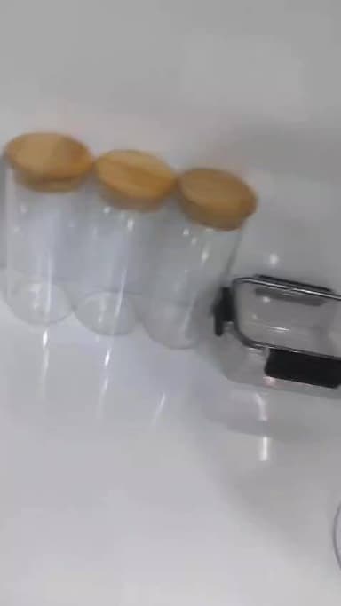 yeh admi gharo May plumber ya panter bn kar chori karta hai yeh ghanta kanpur nagar ki hai