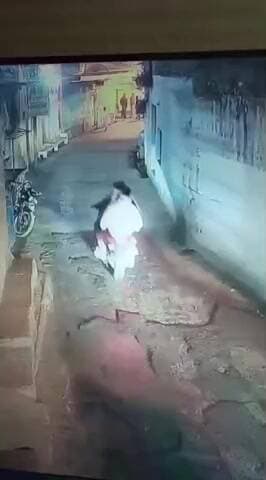 दतिया नगर: शहर के पट्ठापुरा हत्याकांड का सीसीटीवी वीडियो आया सामने, कैमरे में बदमाश भागते दिखे