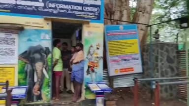 ஸ்ரீவில்லிபுத்தூர்: மழையின் காரணமாக சதுரகிரி சுந்தர மகாலிங்கம் கோயிலுக்கு பக்தர்கள் செல்ல தடை கோவிலுக்கு வருகை தந்த பக்தர்கள் ஏமாற்றம்