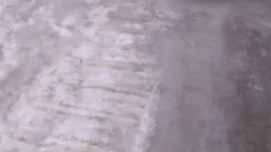 हंगरंग: किन्नौर के ऊँचाई वाले ग्रामीण इलाकों से आई तस्वीरें, जमी हुई सड़क पर आवाजाही में बना हुआ खतरा