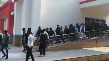 तिर्वा: तिर्वा के प्लाजा मार्केट के सामने वाहन की टक्कर से बाइक सवार युवक की मौत, साथी घायल