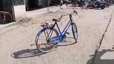 দেগঙ্গা: দেগঙ্গার জীবনপুর বাজার থেকে এক ছাত্রীর সাইকেল চুরি করে নিয়ে চম্পট দিল দুষ্কৃতীরা