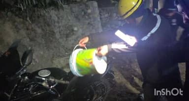 बागेश्वर: अग्निकुंड पुल के पास दोपहिया वाहन में लगी आग, फायर सर्विस ने तत्परता से पाया काबू, बड़ा हादसा टला