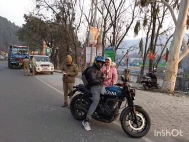 बागेश्वर: पुलिस ने यातायात नियमों का पालन न करने पर MV Act के तहत 27 वाहन चालकों पर की कार्रवाई