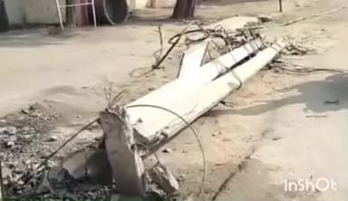 टांडा: बसखारी में अज्ञात ट्रक ने विद्युत पोल तोड़ा, बसखारी-अकबरपुर रोड पर बिजली गुल, नगरवासियों ने बहाली की मांग की