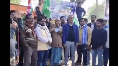 জলঙ্গি: জলঙ্গিতে পায়ে হেঁটে ‘উন্নয়নের সংলাপ’, বাড়ি বাড়ি পৌঁছাল তৃণমূলের বার্তা, উপস্থিত জেলা পরিষদের পূর্ত কর্মাধ্যক্ষ