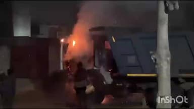 चरखी दादरी: मेजबान चौक के पास वायरिंग शॉर्ट से डंपर में लगी आग, ड्राइवर ने कूदकर बचाई जान