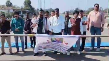 କାମାକ୍ଷାନଗର: ରାଜେଶ ପାଣିଙ୍କ ହତ୍ୟାକାରୀ ଗିରଫ ଦାବିରେ ବାରିହାପୁର ଠାରେ ପରିବାର ଲୋକେ ଓ ସ୍ଥାନୀୟ ବାସିନ୍ଦାଙ୍କ ରାସ୍ତାରୋକ