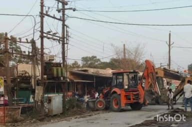 कन्नौद: नगर कन्नौद: अस्पताल के सामने लगे ट्रांसफार्मर व पोल को दूसरी जगह शिफ्ट करने की मांग