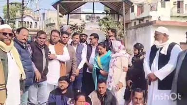 धौलपुर: मनरेगा का नाम बदलने के विरोध में कांग्रेस ने गांधी पार्क में किया उपवास और विरोध प्रदर्शन