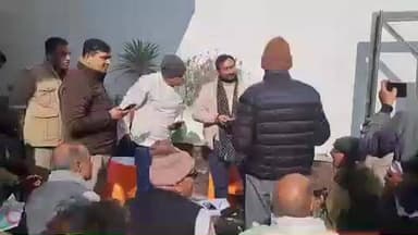 बुलंदशहर: नगर क्षेत्र के यमुना पुरम स्थित आवास पर सांसद डॉक्टर भोला सिंह ने की जनसुनवाई, अधिकारियों को दिए दिशा निर्देश